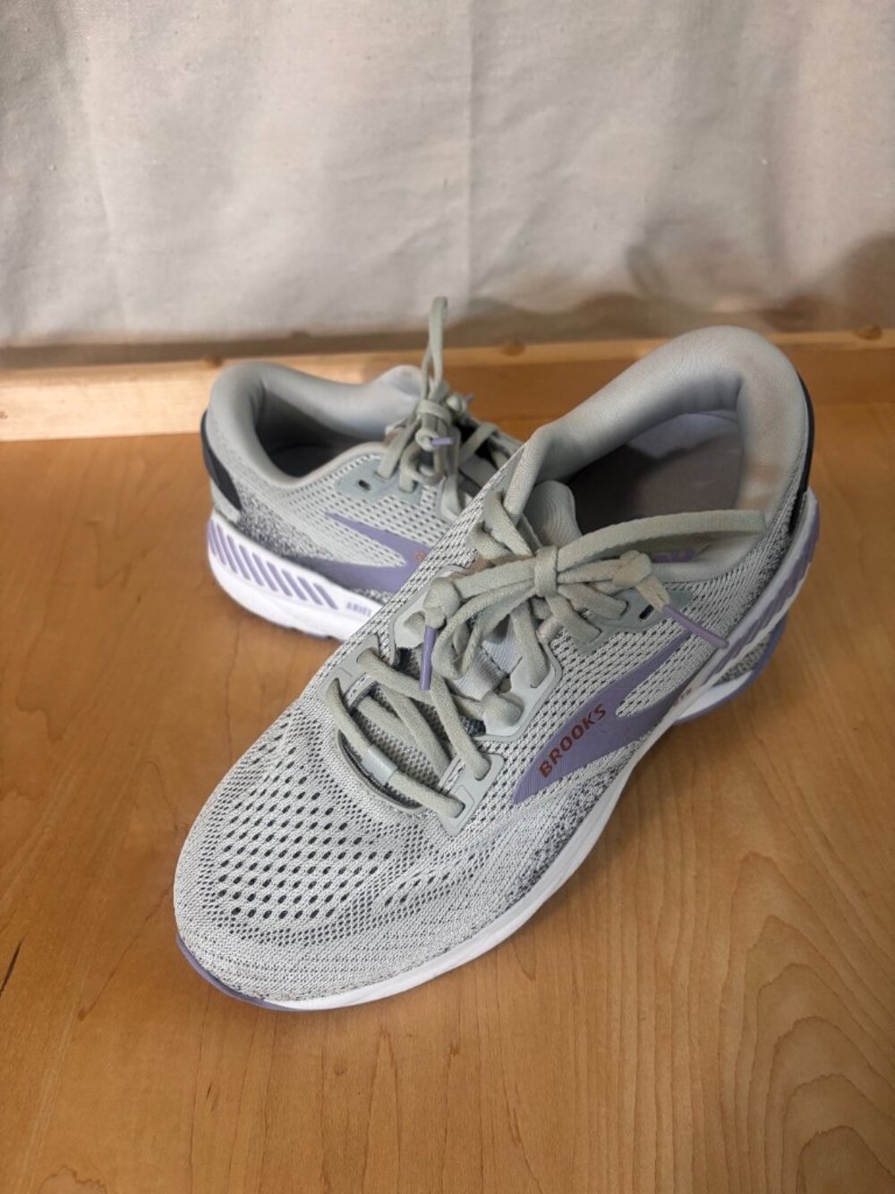 Never Worn Brooks Ariel GTS Sneakers- So Cute!